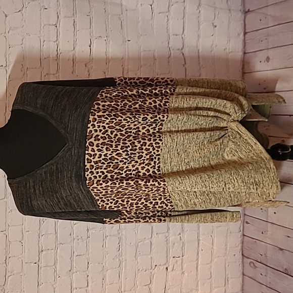 UMGEE V Neck Long Sleeve Color Block Heathered Black Tan Leopard Size XL Tunic - Picture 1 of 7